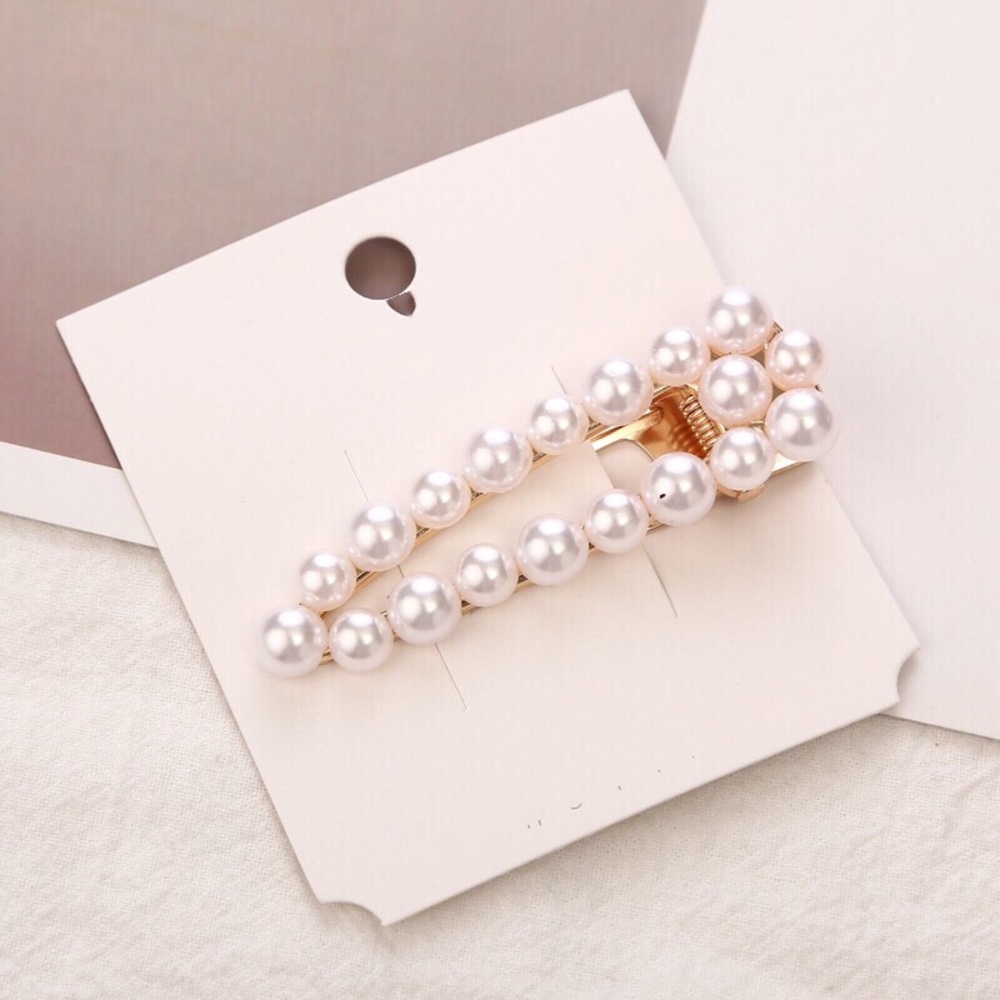 🆕 Triangle Pearl Hair Clip
